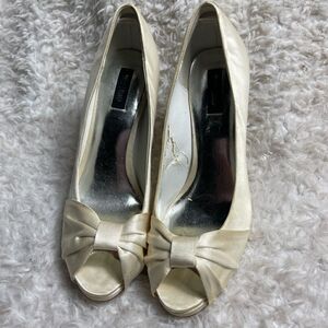 White House Black Market Satin Beige slip on platform heels peep toe size 9.5